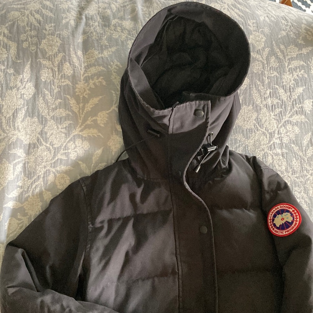 Canada Goose - Women’s - Size S - Very Good Condition with garment bag